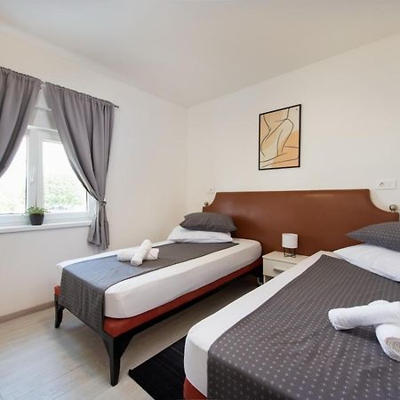 Hotel Potpićan מראה חיצוני תמונה